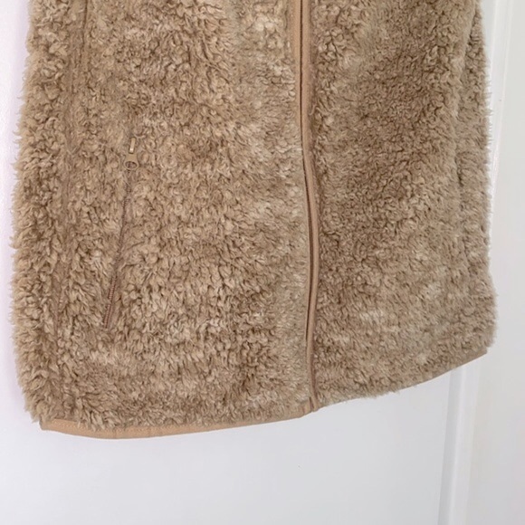 Sabrina Lauren tan zippered vest size small - Picture 4 of 6